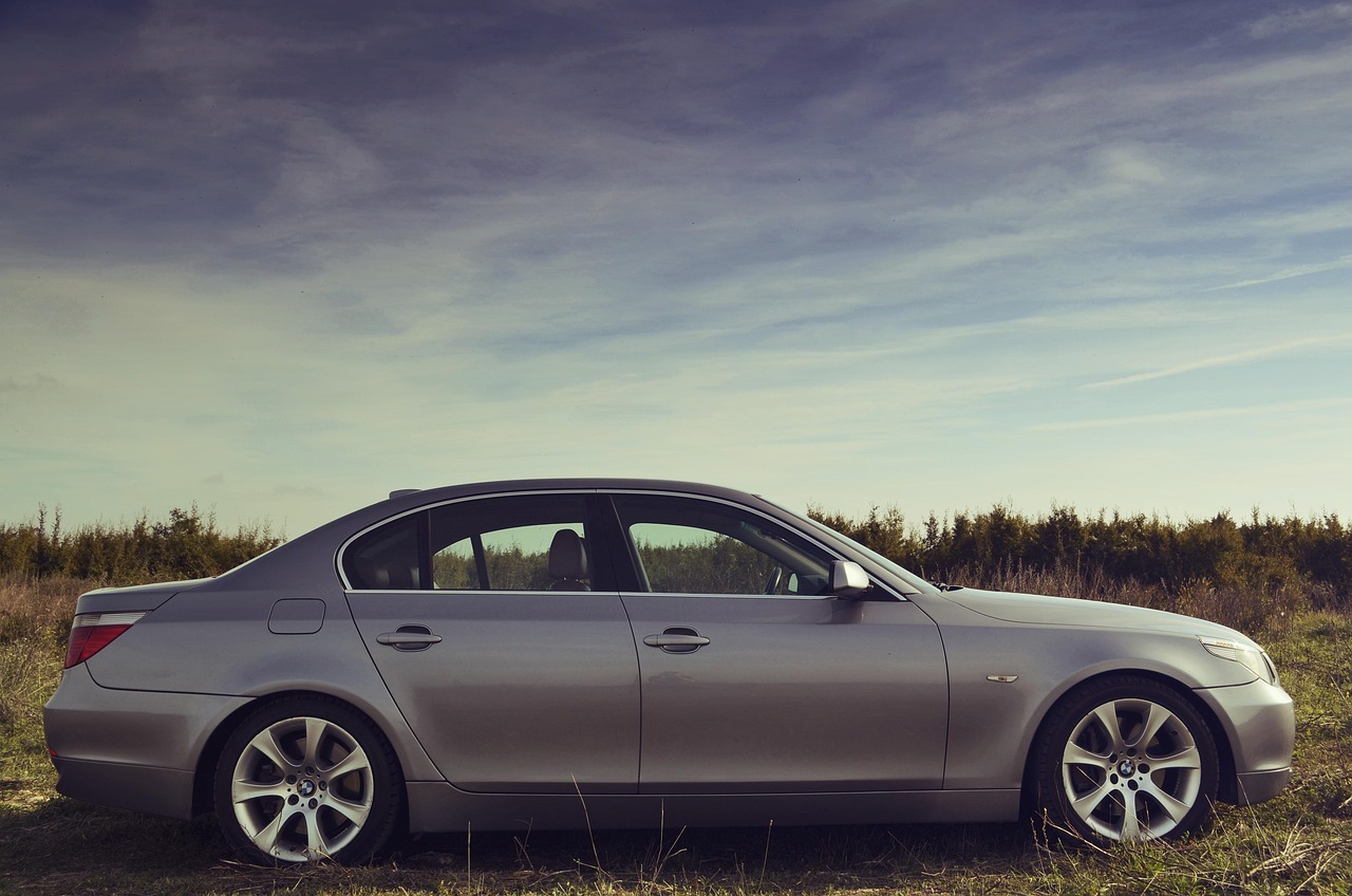 寶馬新旗艦車型BMW 5系震撼上市，引領(lǐng)豪華轎車市場(chǎng)新潮流